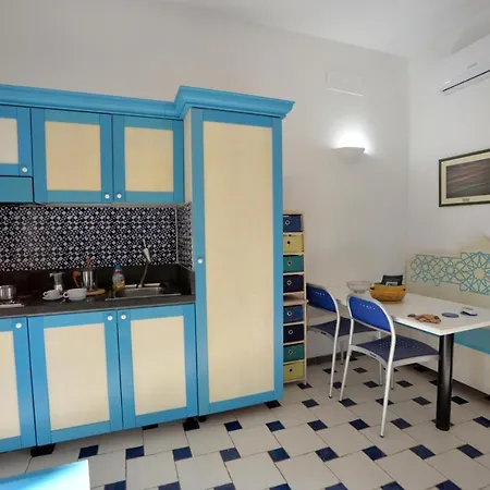 Dammusi Al Tramonto Orman Evi *