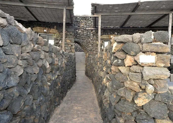 Dammusi Al Tramonto Lodge Siba