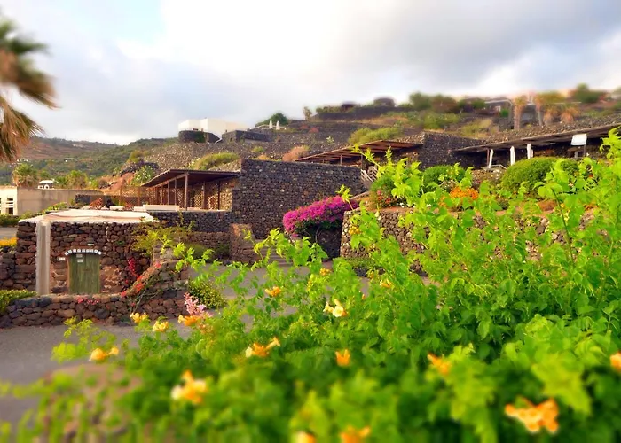 Dammusi Al Tramonto Lodge