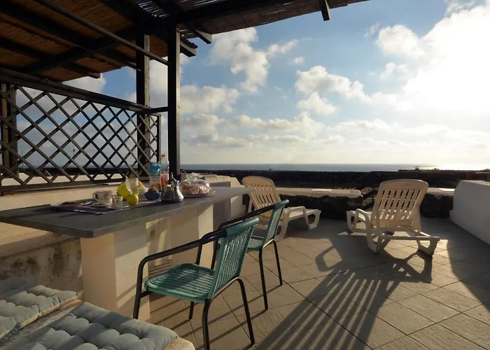 Dammusi Al Tramonto Lodge